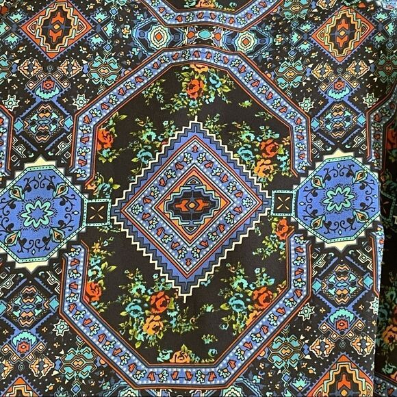 Everly Southwestern Blue Floral Quarter Length Top‎ - Picture 6 of 9